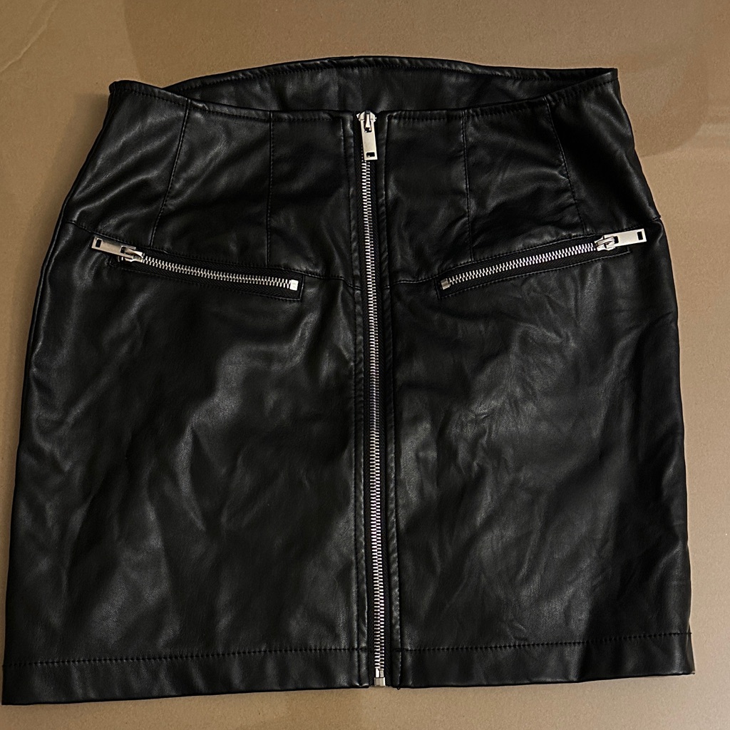 Ci Sono Black Mini Skirt With Zipper Accents